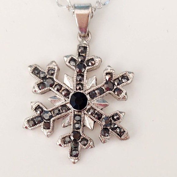 Silver snowflake with black and gray crystals pendant necklace - Picture 9 of 10